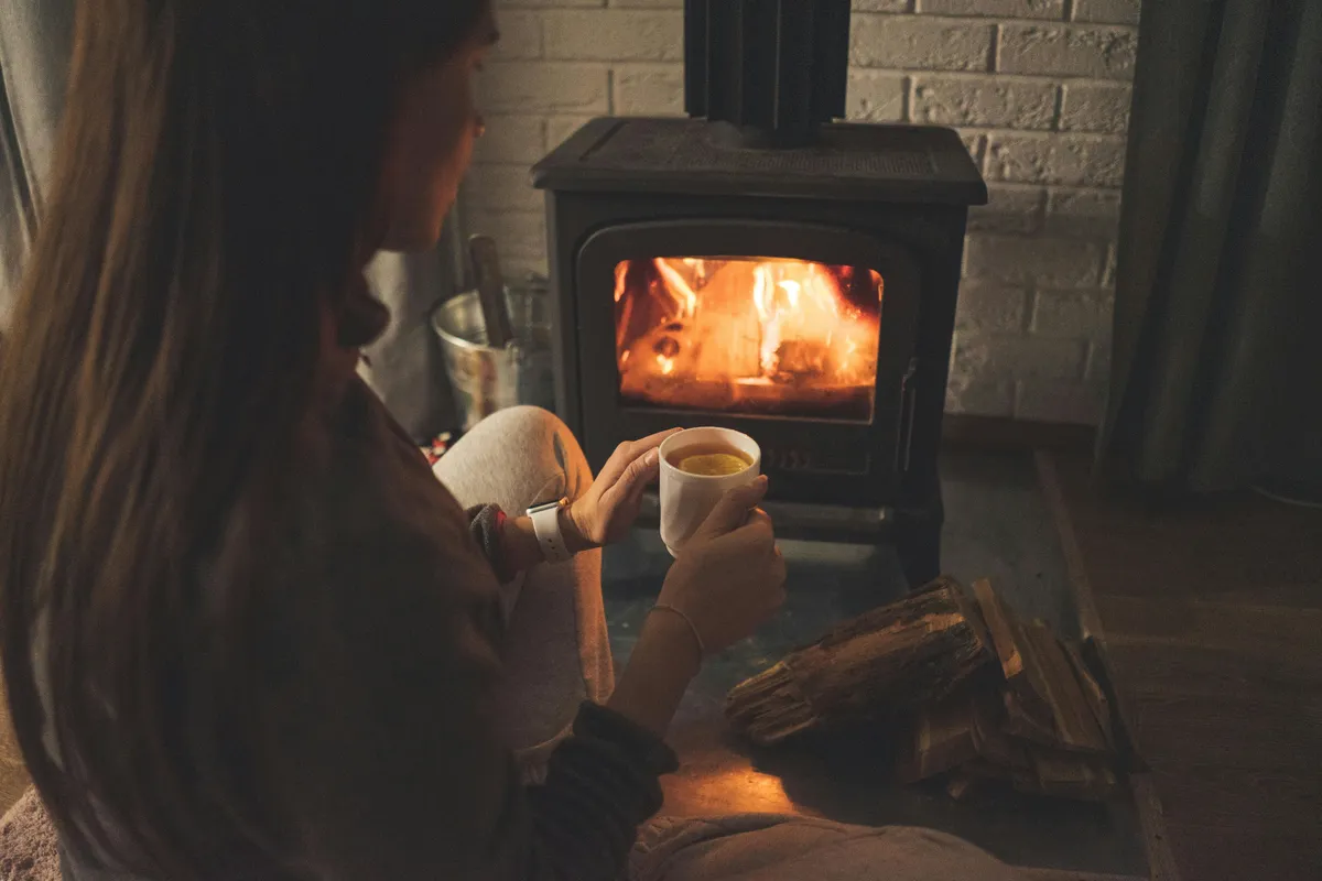 mocha brown stove cozy interior - photo par Atlantic Ambience